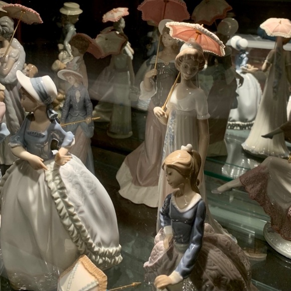 Lladro Surrounded By Love Porcelain Figurine New In Box - Picture 7 of 8